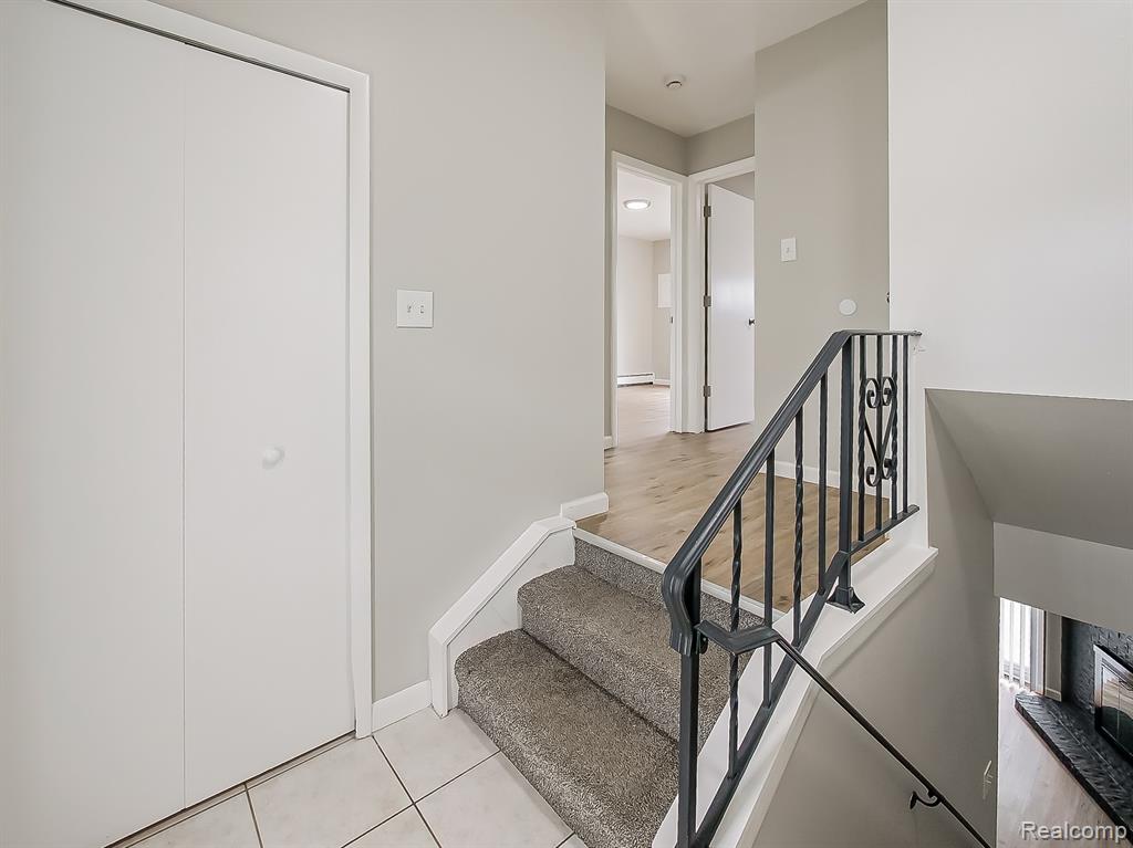 132 Huronview Court, White Lake, MI — Photo 11