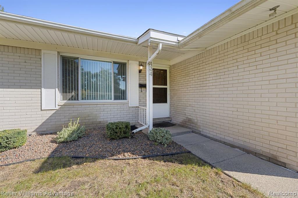 9434 PATTON Street, Livonia, MI 48150 — Photo 3