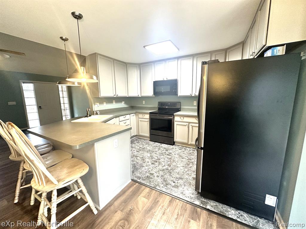 8255 N TERRITORIAL Road, Dexter, MI 48130 — Photo 10