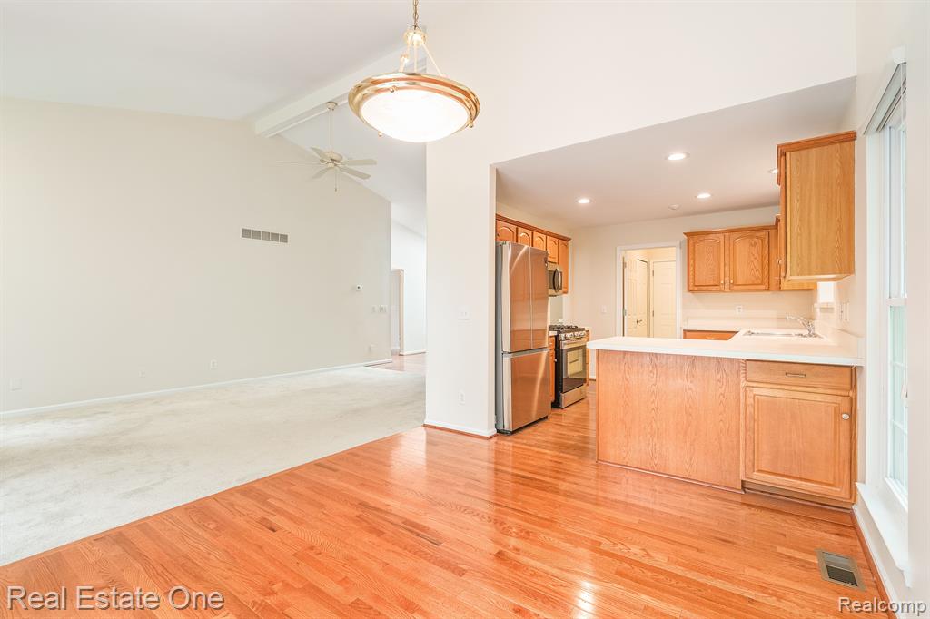 41498 HAGGERTY WOODS Court, #8, Canton, MI 48187 — Photo 16