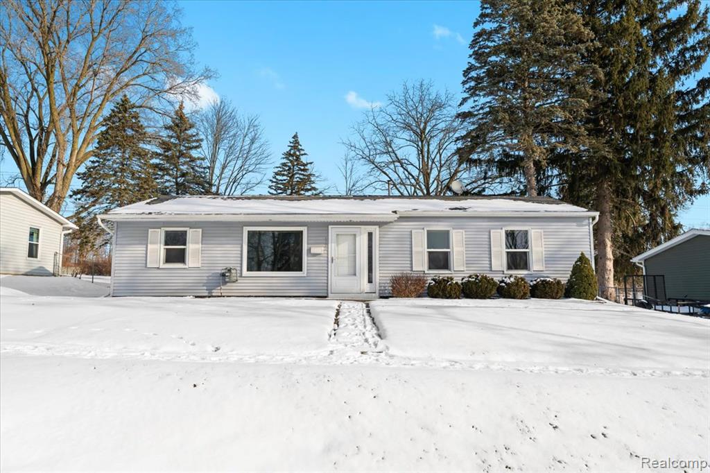 6123 Stephen, Brighton, MI 48116 — front exterior