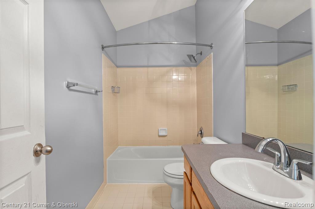 5725 VERSAILLES Avenue, Ann Arbor, MI 48103 — Photo 18