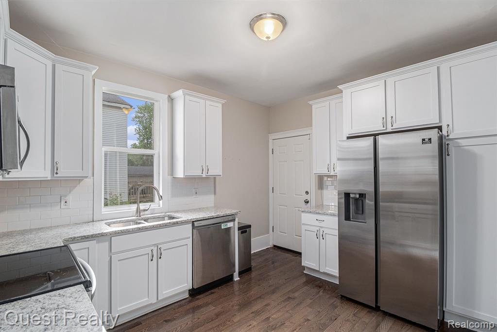 2499 BALDWIN Street, Detroit, MI 48214 — Photo 12