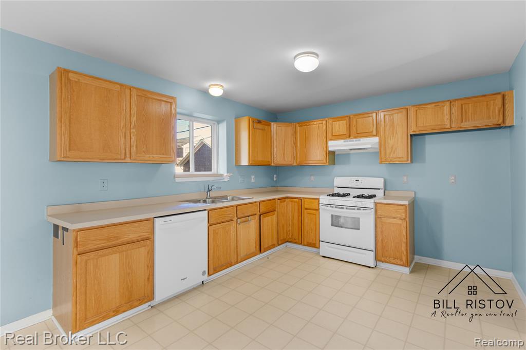 423 Dewey Street, Royal Oak, MI 48067 — Photo 14