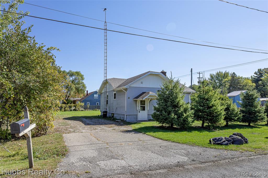5305 Lapeer Road, Burton, MI 48509 — Photo 10