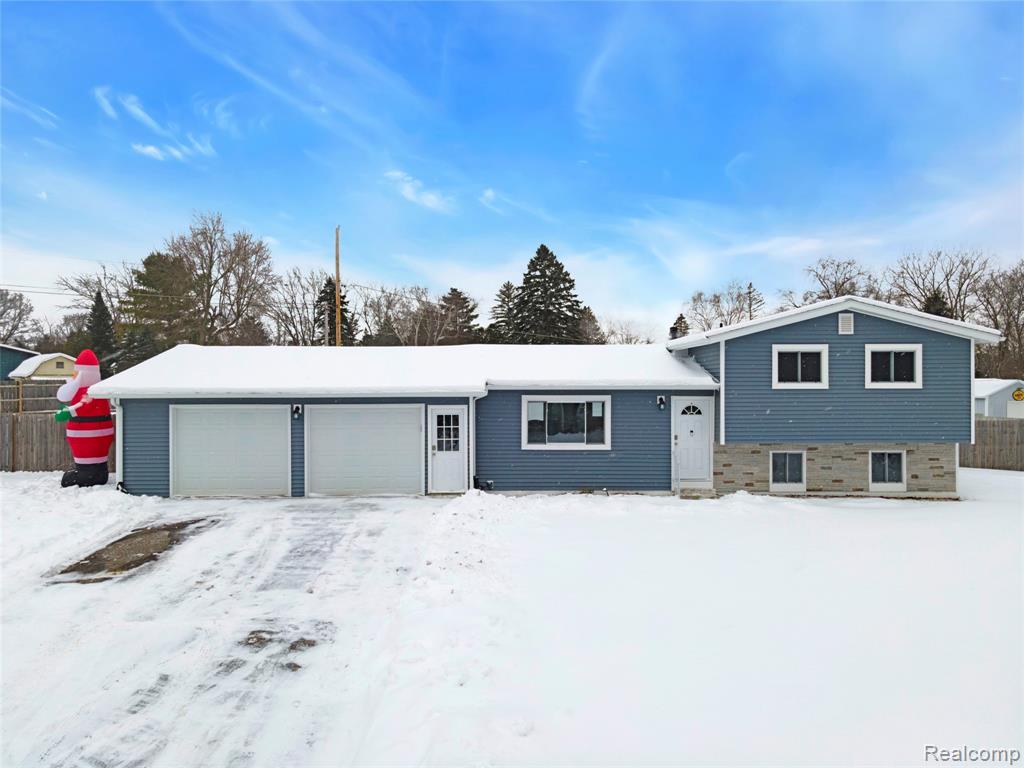 9488 Brookway Court, Goodrich Vlg, MI — Photo 2