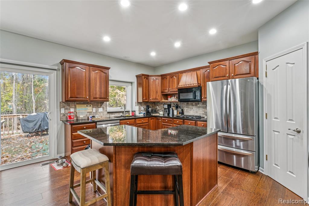 5812 Pine Breeze Drive, Clarkston, MI — Photo 13