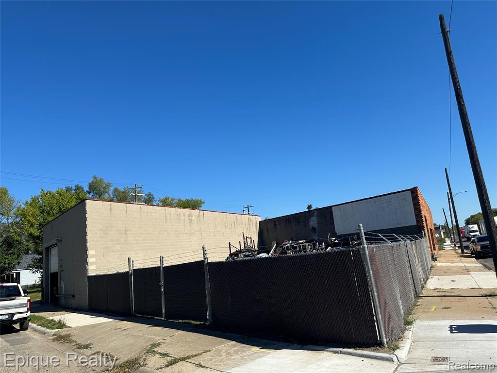 5431 E Davison Street E, Hamtramck, MI 48212 — Photo 5