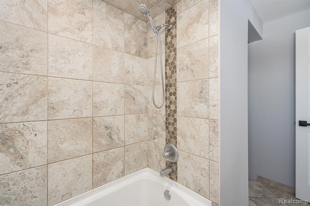 18327 E 13 MILE Road, Fraser, MI 48026 — Photo 38