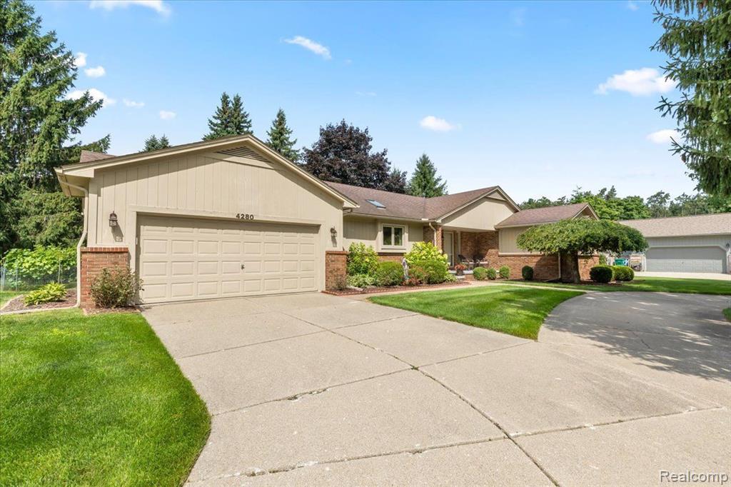 4280 ELIZABETH Lane, Walled Lake, MI 48390 — Photo 3