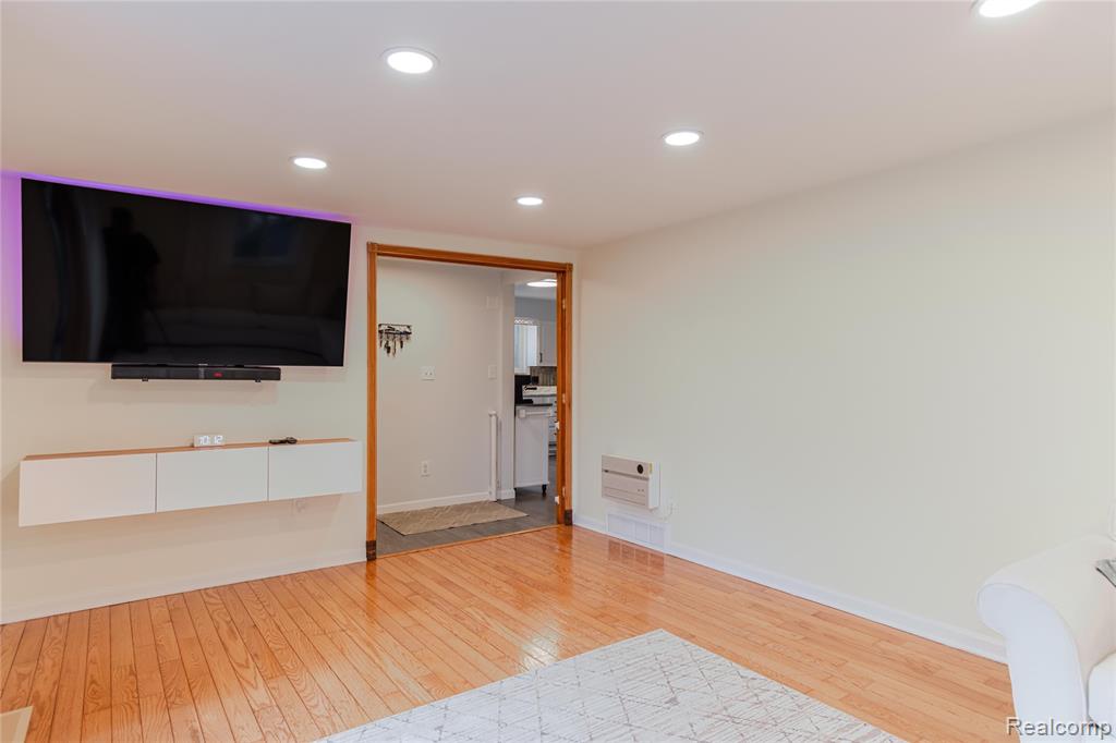 39832 Parklawn Drive, Sterling Heights, MI 48313 — Photo 16