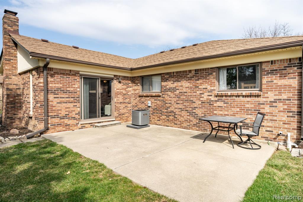 47303 Nola Drive, Macomb, MI 48044 — Photo 23