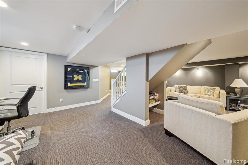 15946 WINCHESTER Drive, Northville, MI 48168 — Photo 37