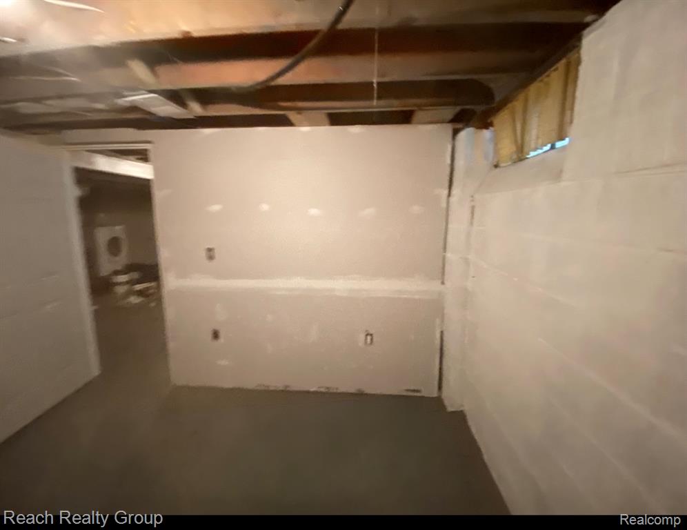 8451 Greenview Avenue, Detroit, MI 48228 — Photo 7
