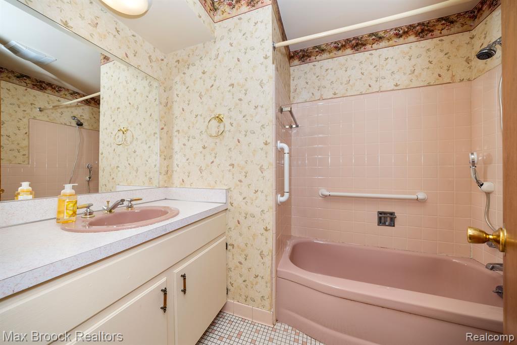4025 Auburn Drive, Royal Oak, MI 48073 — Photo 14
