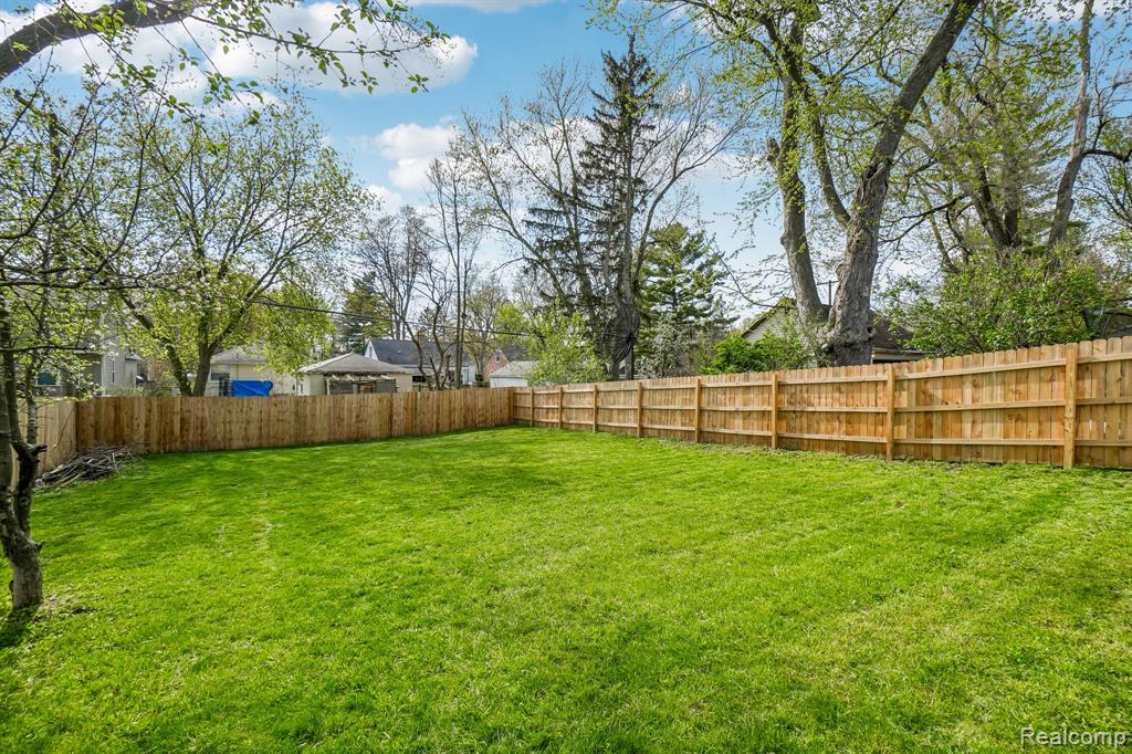 340 Dover Road, Waterford, MI 48328 — Photo 34