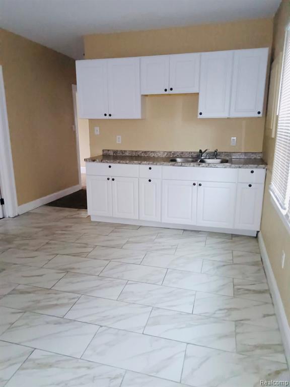 4215 DICKERSON Street, Detroit, MI 48215 — Photo 2