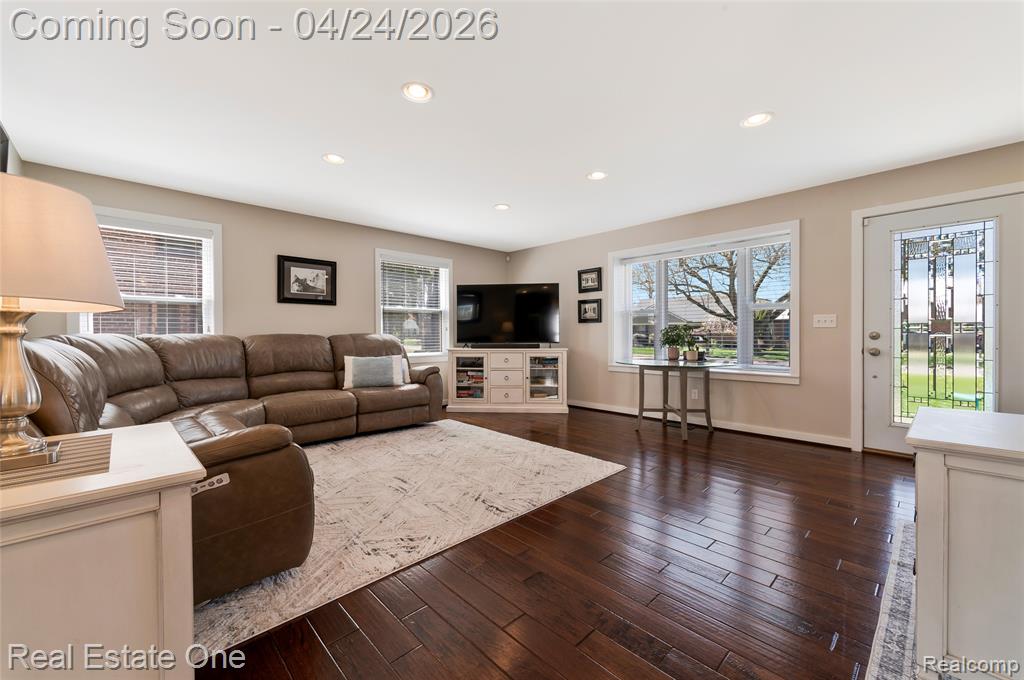 1963 Beverly Street, Sylvan Lake, MI 48320 — Photo 17
