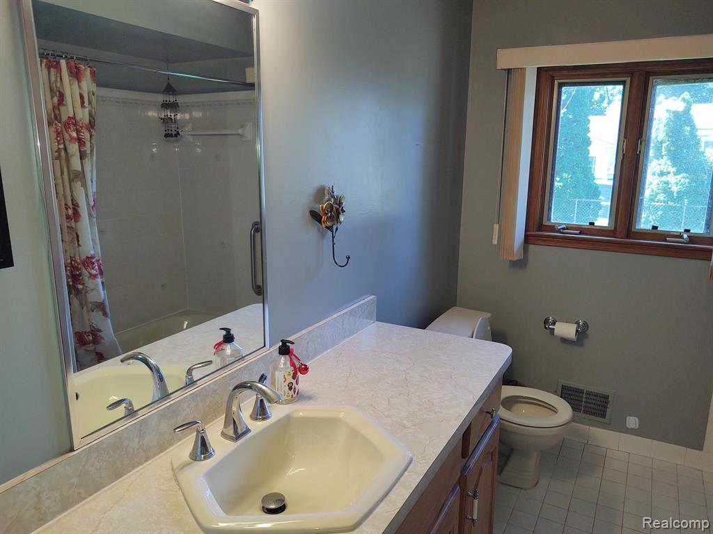 7460 FLICKINGER Drive, Shelby Twp, MI 48317 — Photo 31