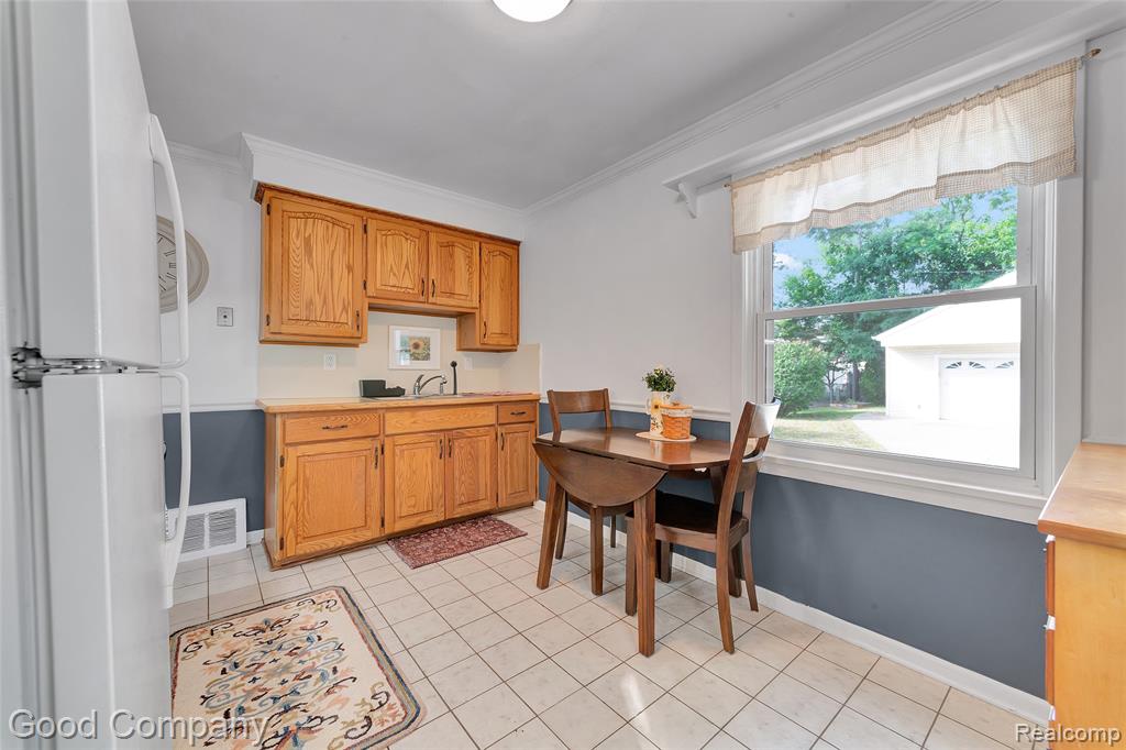 501 E Sunnybrook Drive, Royal Oak, MI 48073 — Photo 10