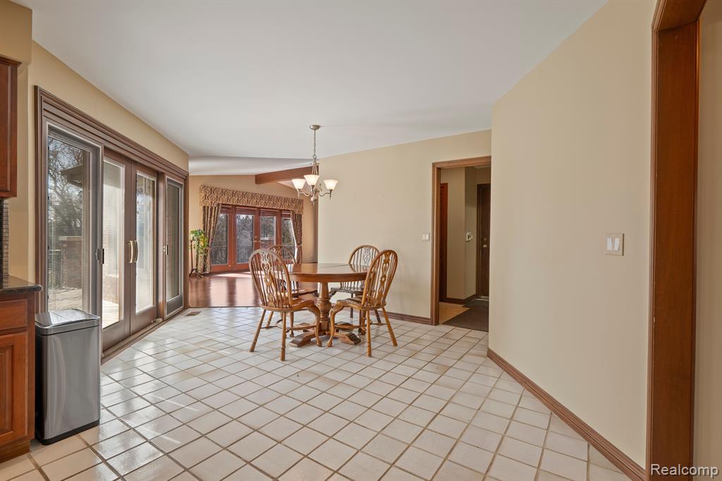 415 W HICKORY GROVE Road, Bloomfield Hills, MI 48302 — Photo 15