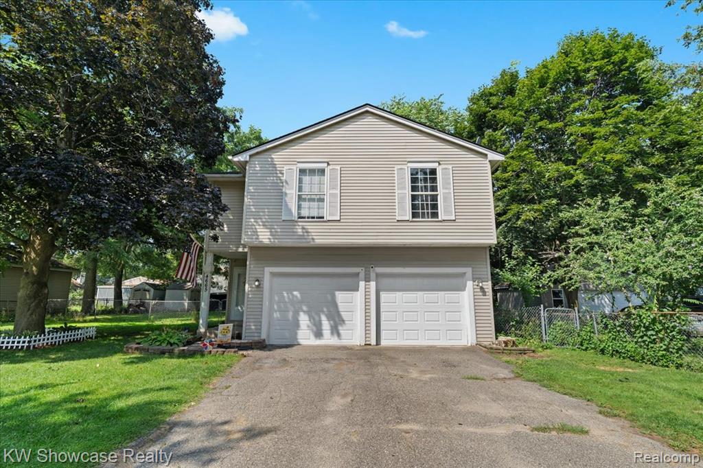 4665 Lakeborn Drive, White Lake, MI 48383 — front exterior