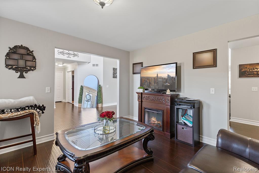 51874 EMIL Drive, Macomb, MI 48042 — Photo 7