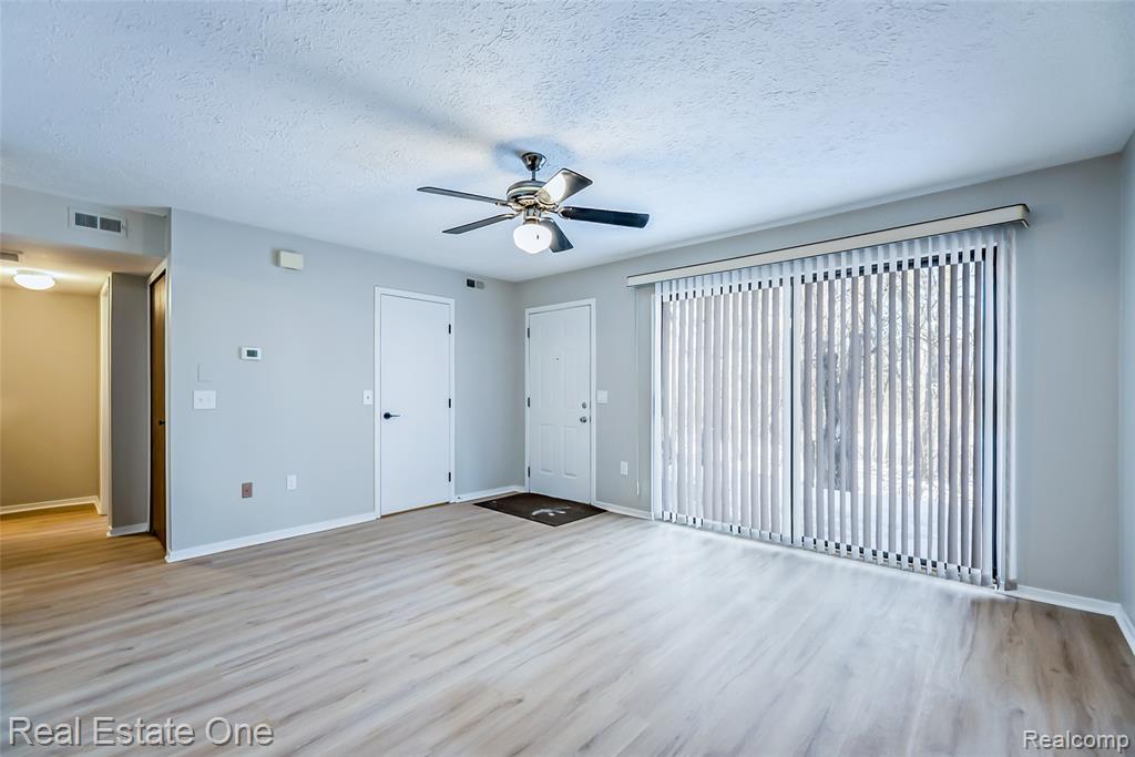 410 Spring Brooke Drive, Brighton, MI 48116 — Photo 8