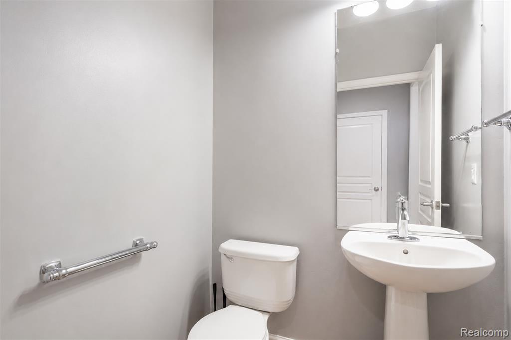 45149 Bartlett Drive, Novi, MI — Photo 6