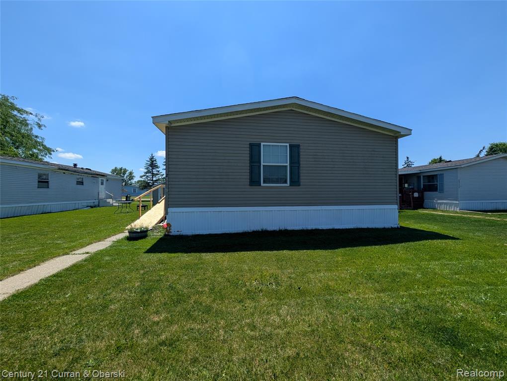 29319 Maple, Flat Rock, MI 48134 — Photo 19