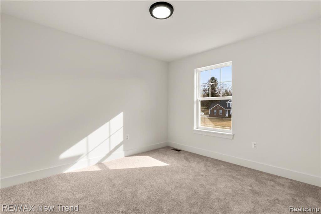 6514 CAMBRIDGE Circle, Clarkston, MI — Photo 24
