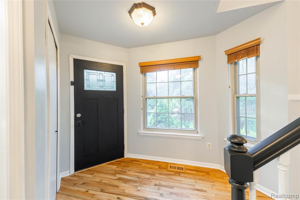 751 Lochaven Road, Waterford, MI 48327 — Photo 4
