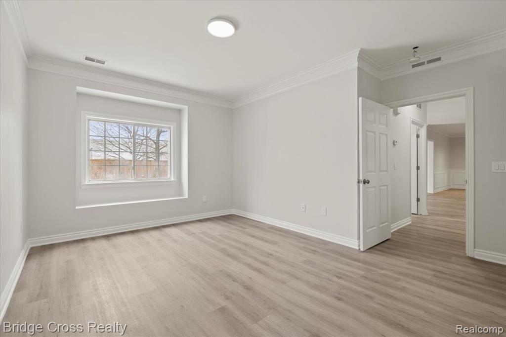 5685 Twin Oaks Drive, Sterling Heights, MI 48314 — Photo 16