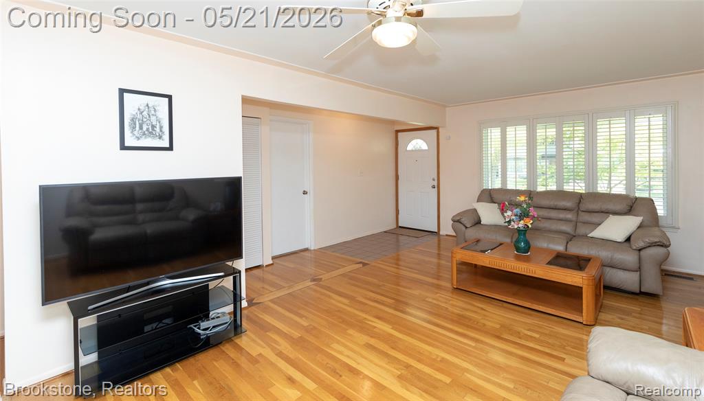 2445 Liverpool, Auburn Hills, MI 48326 — Photo 15