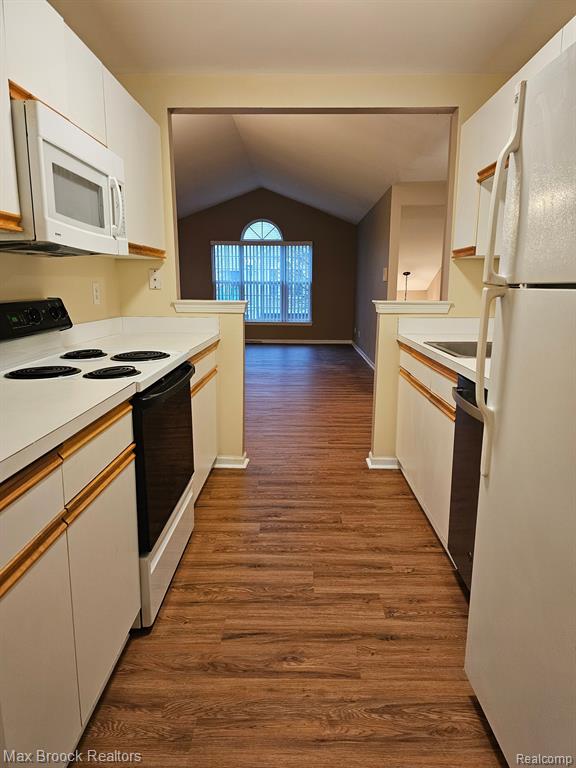 4257 BERKSHIRE Drive, Sterling Heights, MI 48314 — Photo 11