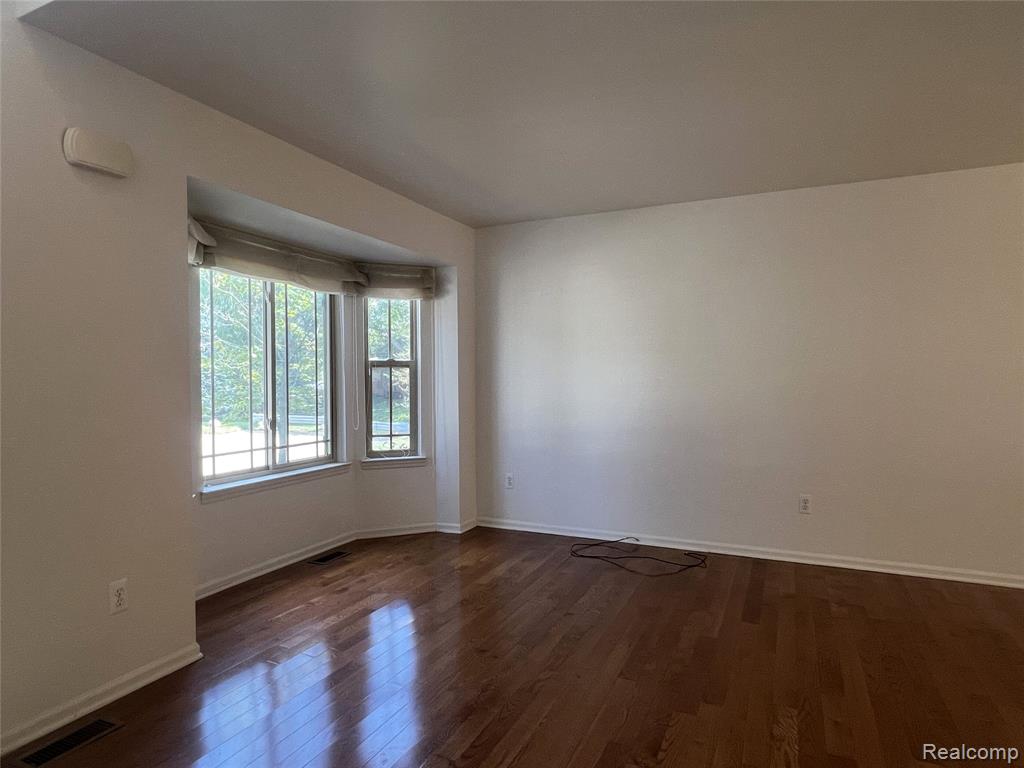 6161 Elarz Drive, Troy, MI 48085 — Photo 4