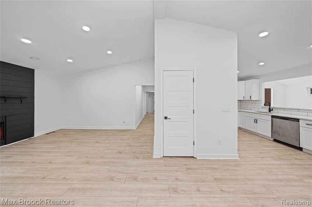 4241 S Shore Street, Waterford, MI 48328 — Photo 38