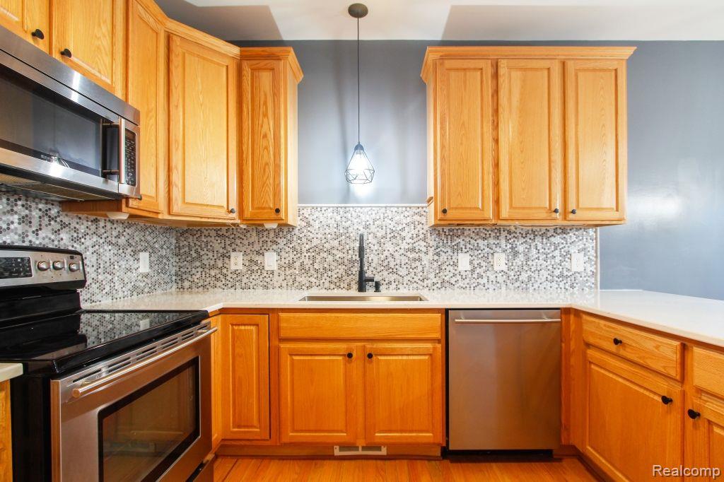 42985 RIVER BEND Drive, Plymouth, MI 48170 — Photo 25