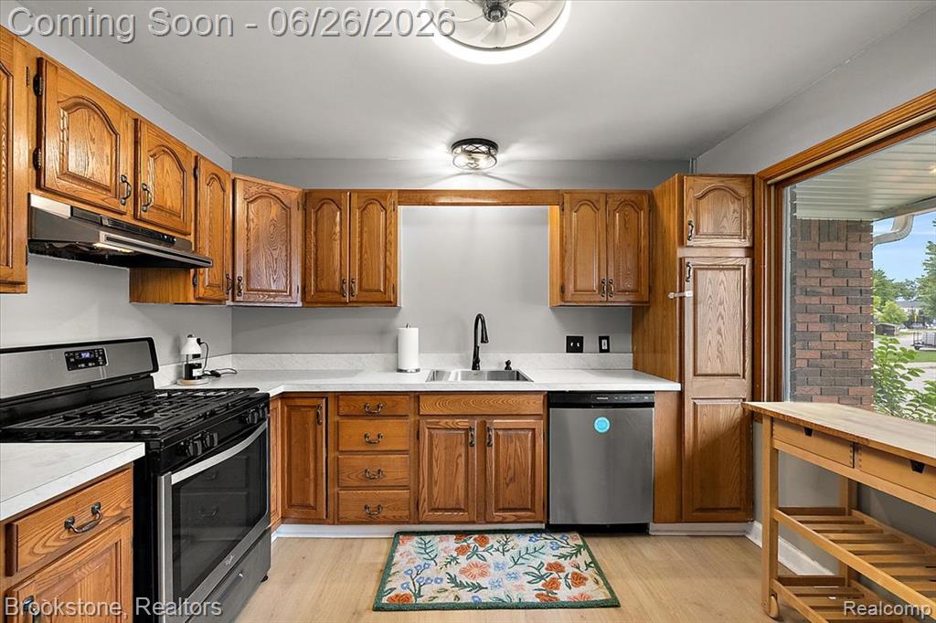37077 Brynford Drive, Clinton Twp, MI 48036 — Photo 5