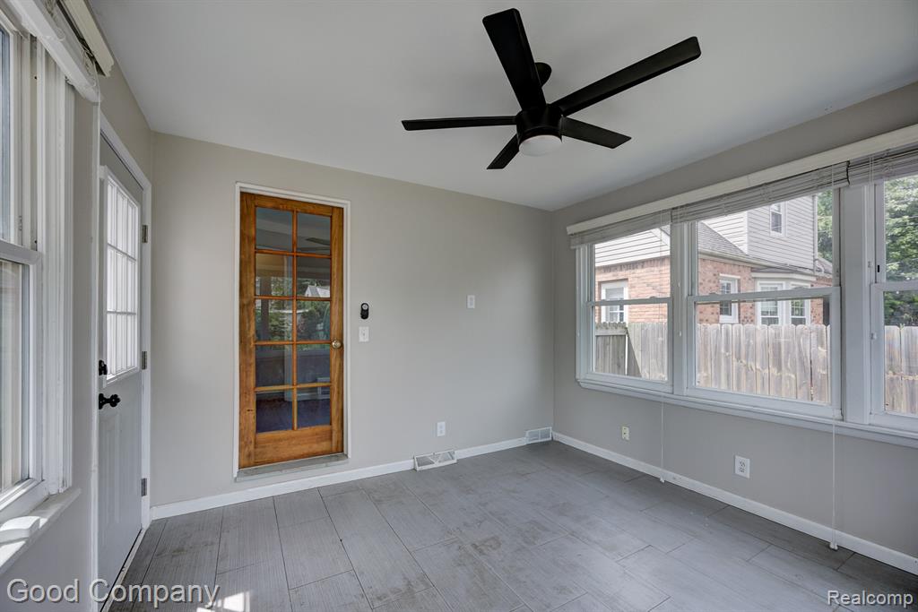 830 W HAZELHURST Street, Ferndale, MI 48220 — Photo 19