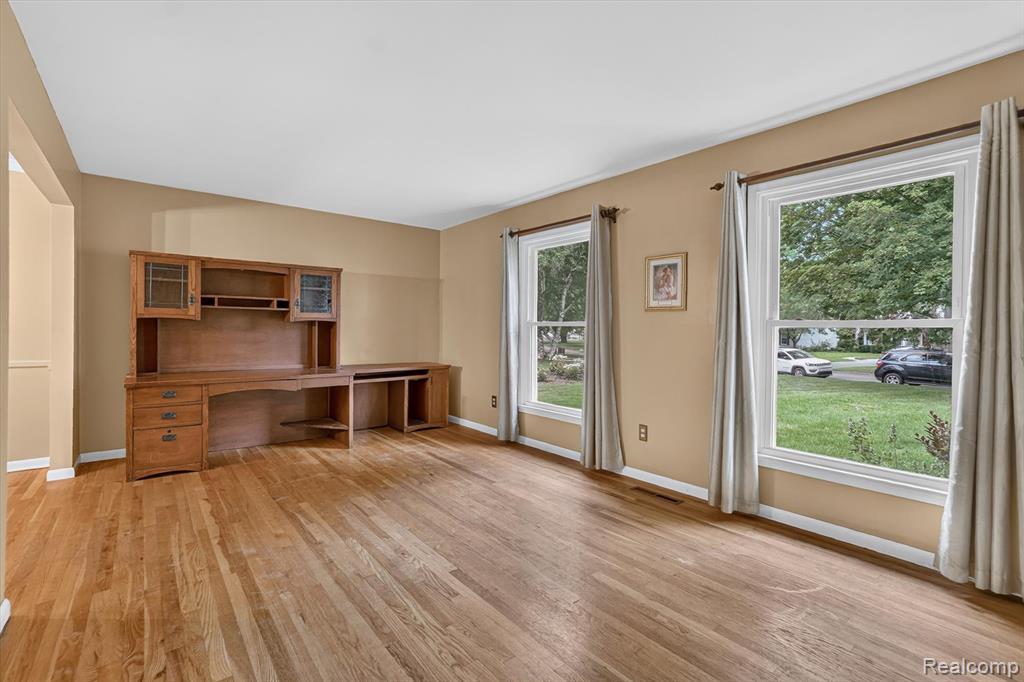 2356 Pineview Court, Flushing, MI 48433 — Photo 10