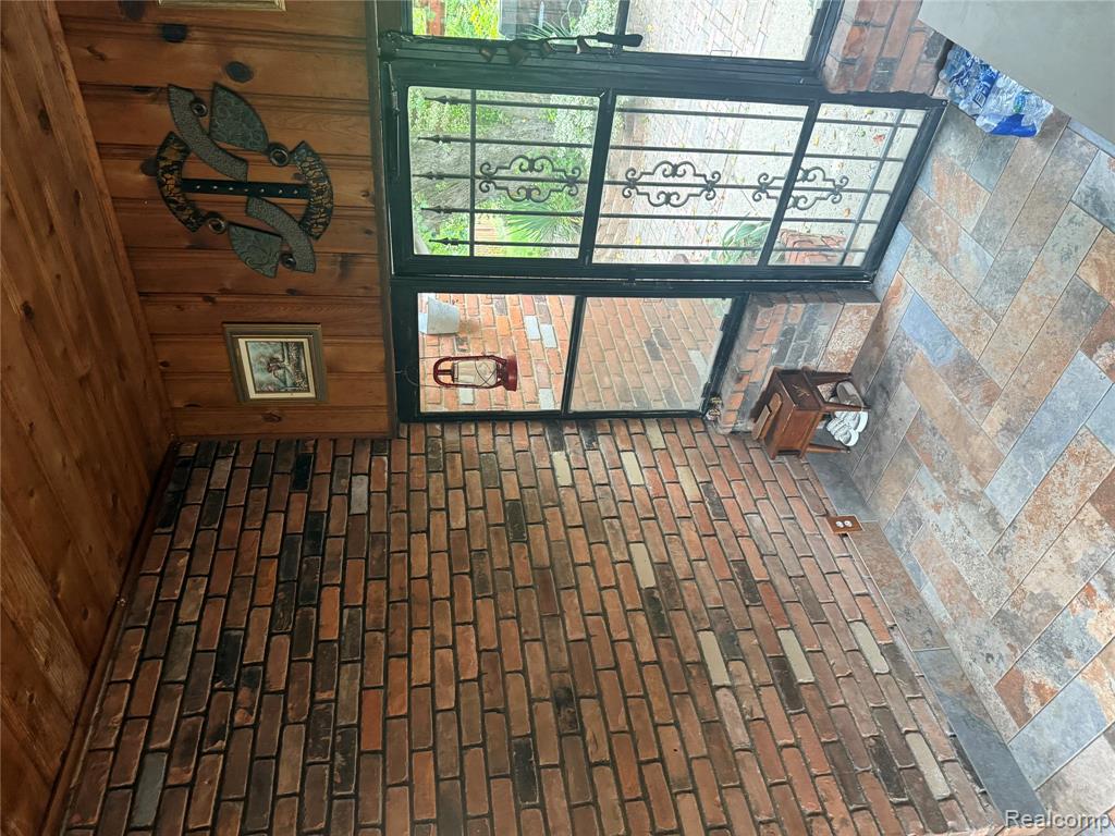 6715 Elizabeth Lake Road, Waterford, MI 48327 — Photo 24
