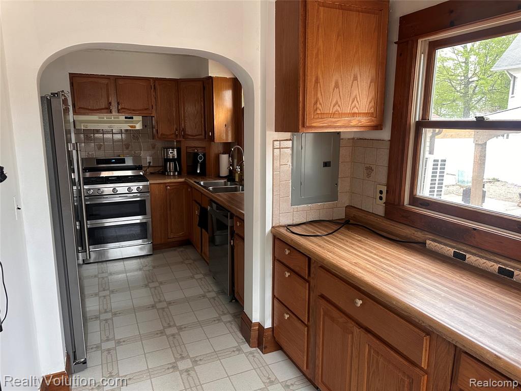 385 N Main Street, Imlay City, MI 48444 — Photo 15