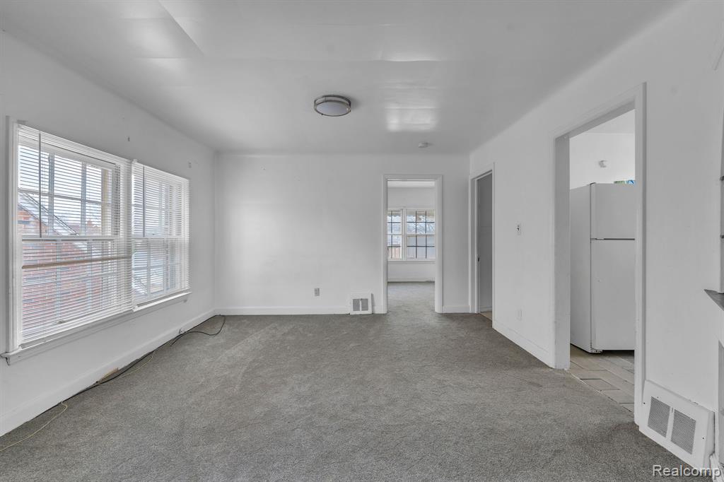 6120 MIDDLESEX Street, Dearborn, MI 48126 — Photo 23