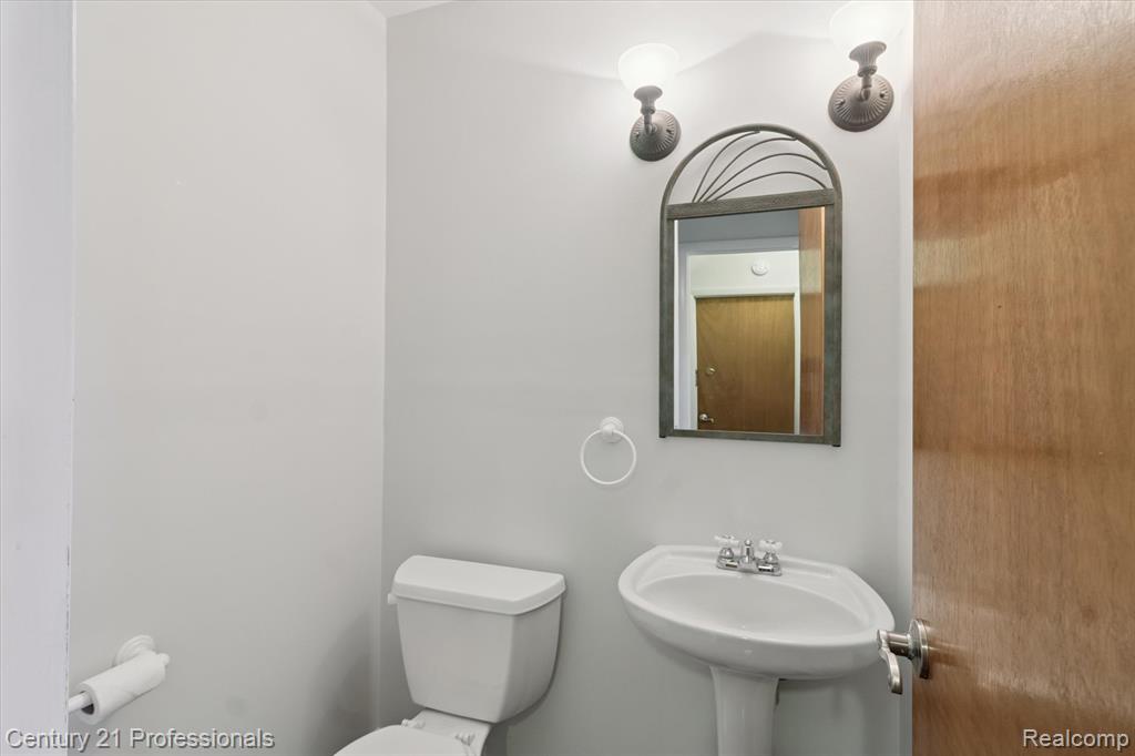 910 Jeffrey Drive, Northville, MI 48167 — Photo 17