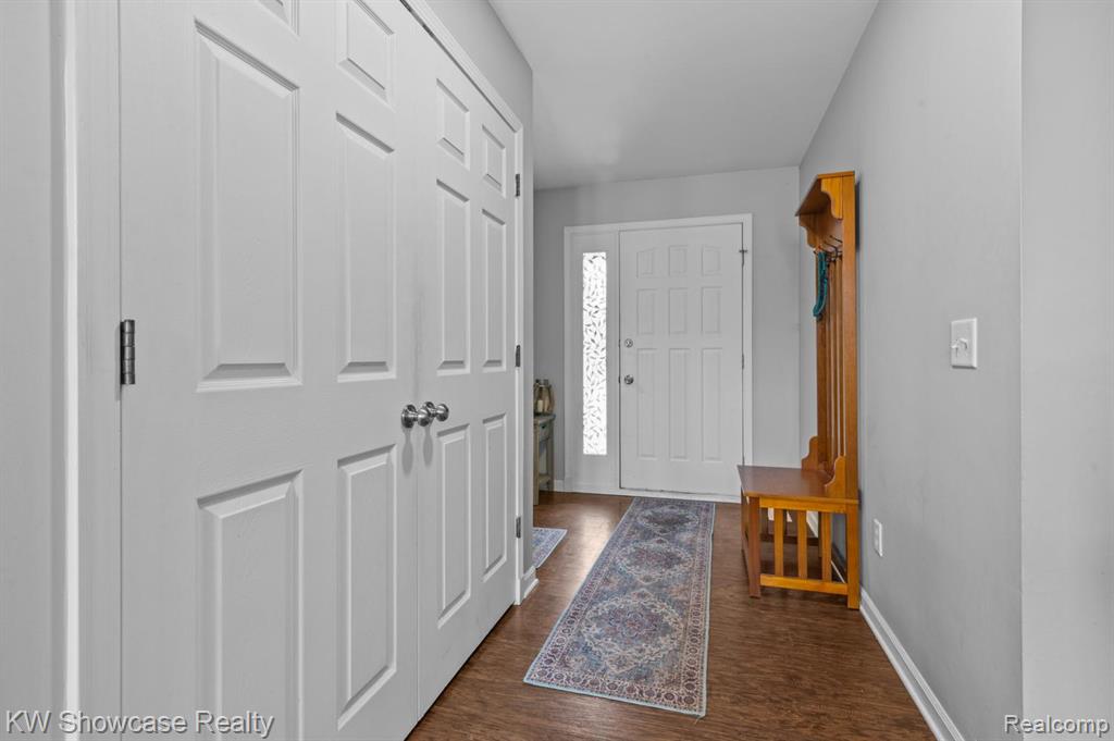 4687 Fairway Court, Waterford, MI 48328 — Photo 4