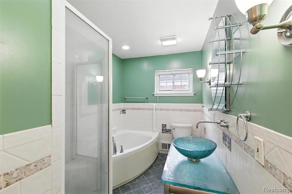 4108 Harding Street, Dearborn Heights, MI 48125 — Photo 13