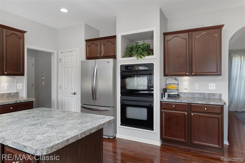 45273 Jacob Drive, Novi, MI — Photo 18