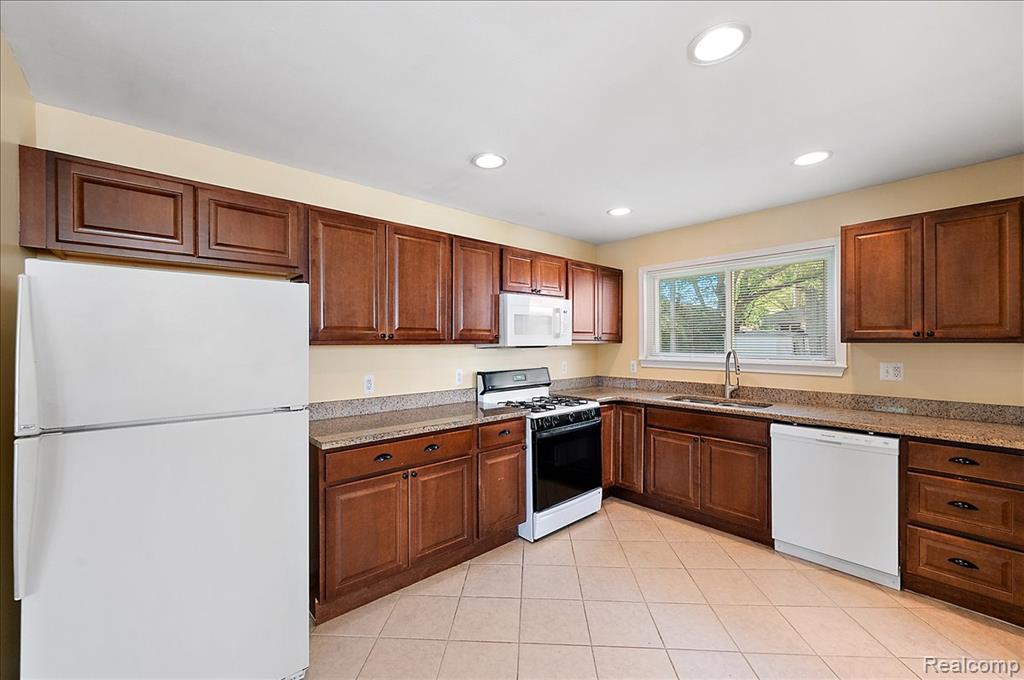 26061 Cameo Court, Madison Heights, MI 48071 — Photo 26