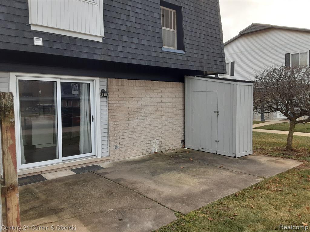 41279 S WOODBURY GREEN Drive, Belleville, MI 48111 — Photo 7